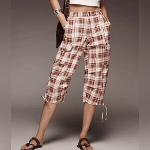 Pilcro plaid cargo capris, XXS